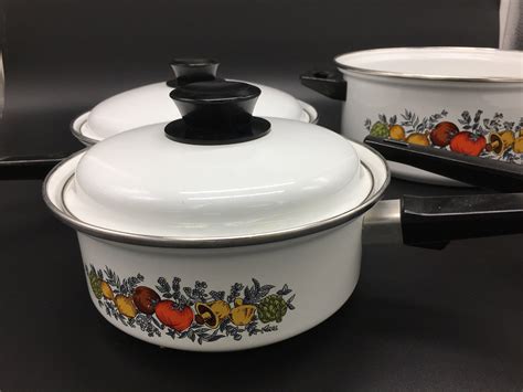 vintage enamelware 7pc pot and pan set in spice of life pattern vintage enamelware pots and
