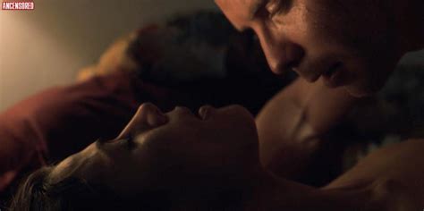 Karima Adebibe  nackt