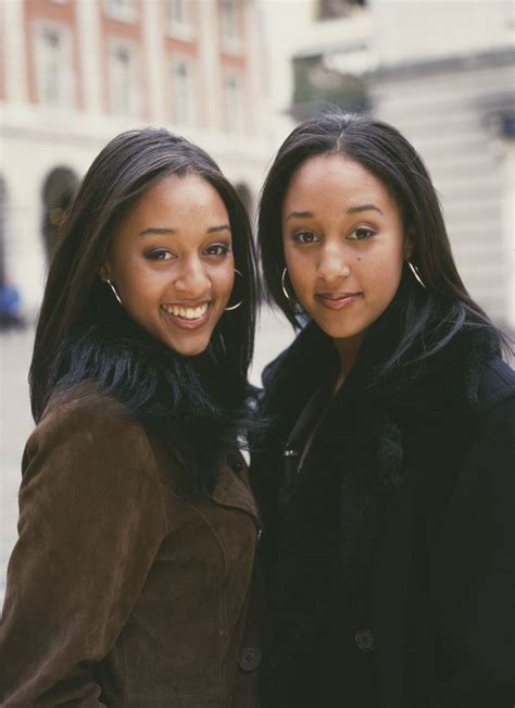 15 Photos Of Tia And Tamera That Prove They Were The Queens Of 90's