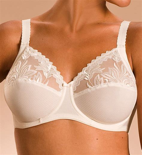 This Underwire Bra Is Both Sexy And Extremely Comfortable Seamed Multi Part Cups Help Direct