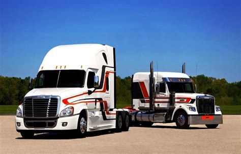 Heres A Couple Of Show Trucks From Mats 2012 A Freightliner Cascadia