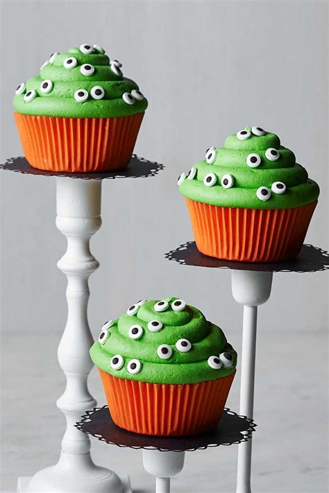 7 Spooky Halloween Cupcake Ideas Better Homes And Gardens