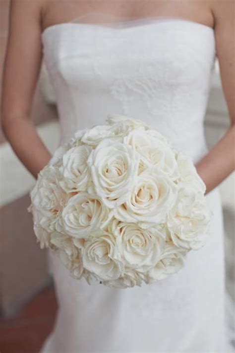 35 Elegant White Wedding Bouquets You Will Love Mrs To Be In 2020