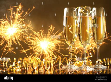 Dartifice Et Champagnefête Du Nouvel An Photo Stock Alamy