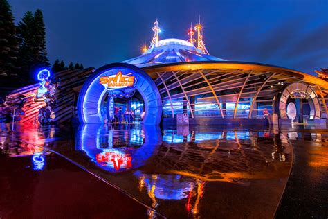 Hong Kong Disneyland Space Mountain Tomorrowland Le Parcorama