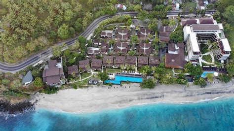 Pusat wisata keluarga di bengkulu yang wajib di kunjungi adalah pantai panjang. 4 Resort Lombok yang Tawarkan Sensasi Makan di Tepi Pantai ...