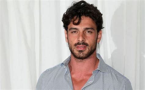Balancing various mediums of artistry, from acting to singing, michele morrone has quickly joined the ranks of global. Michele Morrone protagonista de 365 DNI: Ella es su ...