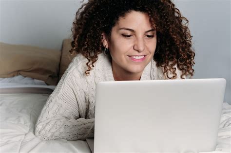 Premium Photo Young Woman Using Her Laptop On Bed