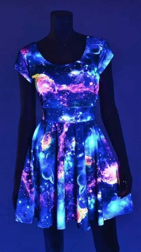 17 prendas y productos fuera de esta galaxia galaxy dress galaxy outfit fashion