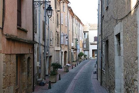 Ville de caractère dans son écrin naturel boisé. Montauroux France travel and tourism, attractions and ...
