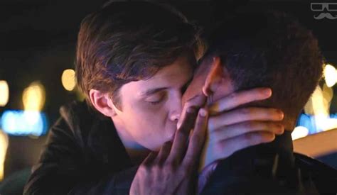 Nick Robinson And Keiynan Lonsdale Win Mtvs Best Kiss Movie Award For Their Love Simon