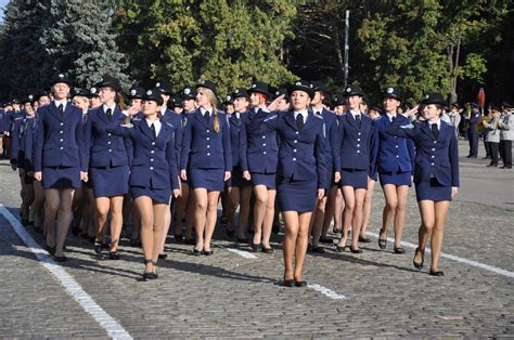 Russian Policewomen To Be Disciplined For Wearing Short Skirts Check Hook Boxing