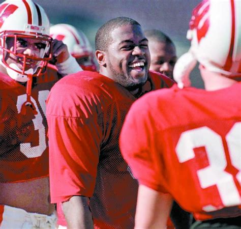 Photos Hall Of Fame Career Of Uw Legend Ron Dayne Football