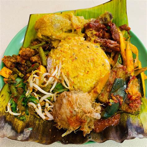 About 7 minutes drive to cendol durian borhan as well as gelas air. Nasi Ambeng by Juliana Low | Burpple