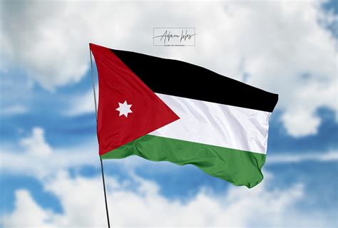 تحميل اجمل خلفية علم الأردن يرفرف في السماء اجمل خلفيات الأردن الرائعة