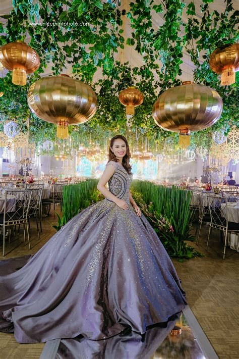 See How This Crazy Rich Asians Themed Debut Recreated The Movie S Iconic Wedding Scene Metro