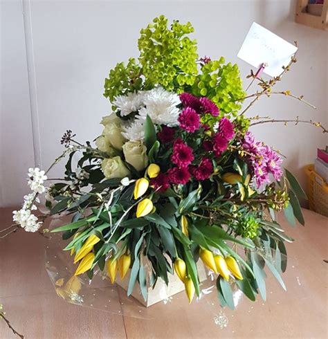 Fresh Spring Hand Tied Bouquet In 2020 Hand Tied Bouquet Yellow