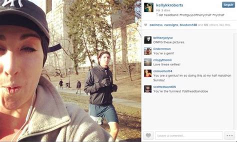 Mulher Corre Maratona Tirando Selfies Com Homens Bonitos Fotos R7