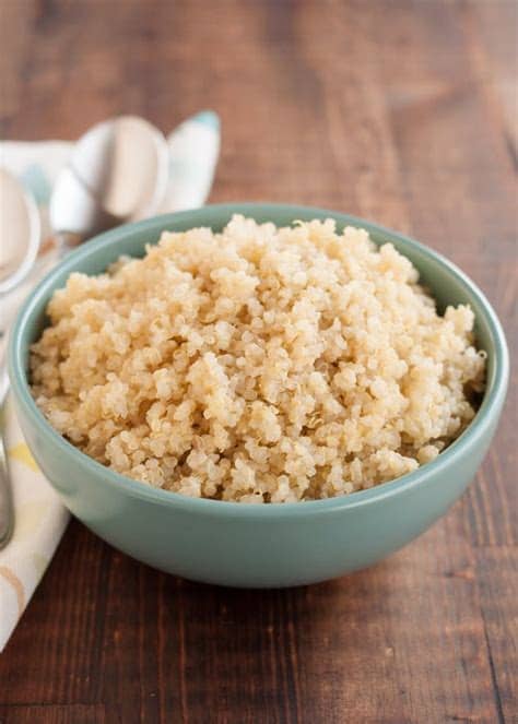 Tradicionalmente, para cocinar la quinoa deberás añadir dos partes de agua en una cazuela por teniendo en cuenta este tiempo de cocción, podrás asegurarte de que la quinoa está bien cocida. Como cocinar la quinoa | Venu Sanz cursos de cocina saludable