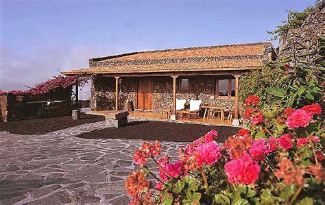 Muy cómoda y a pesar de estar en un entorno rural, esta cerca de. Casa María en El Hierro - Las Casas Canarias