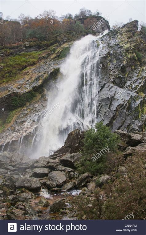 View Horsetail Waterfall Flowing Rocks Highest Waterfall Ireland