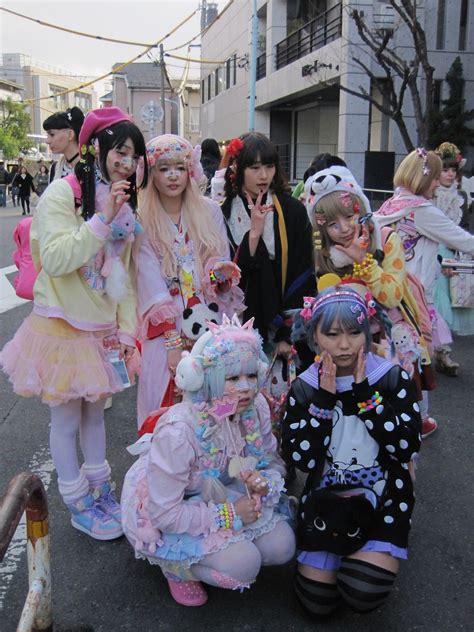 Harajuku Fashion Walk Girls Japanese Street Fashion