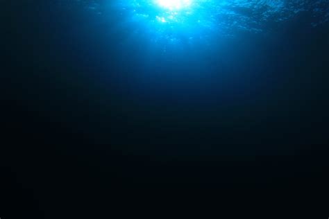 how deep is the ocean 7 miles down in the mariana trench american oceans