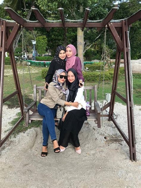 Menurut sumber, kejadian itu berlaku di lorong tengah lebuhraya di melaka di mana wanita terbabit sedang baring di. Sempat Kirim Mesej Akhir, Bapa Sayu Jumpa Anak Sendiri ...
