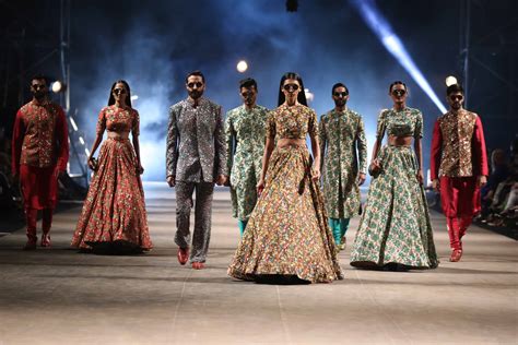 Sabyasachi Mukherjees Big Love Featured In Lakme Fashion Week Urban