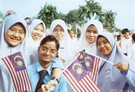 Malaysia yang bakal menjadi tuan rumah kerjasama ekonomi asia pasifik (apec) pada tahun hadapan berperanan besar dalam membentuk visi baharu hala tuju kesemua 21 negara anggota itu. PERPADUAN REMAJA TERAS 1 MALAYSIA: KERATAN AKBAR AKTIVITI ...