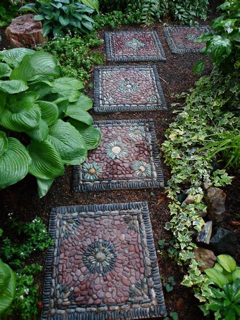 20 Beautiful Diy Stepping Stone Ideas To Decorate Your Garden The Art In Life