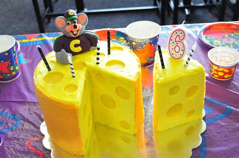 Chuck E Cheese Cheese Cake Buttercream And Fondant Icing With