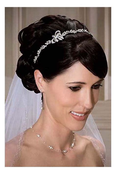 21 Bridal Hairstyles With Veil And Tiara Hairstyle Catalog