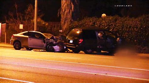 2 Killed 1 Injured In 2 Car Crash In Riverside Abc7 Los Angeles