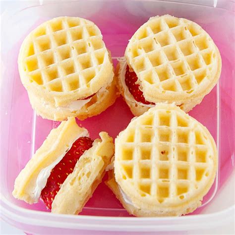Mini Waffle Sandwiches With Strawberries Momables