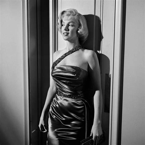 Marilyn Monroe Flaunts Her Famous Curves In Never Before Seen Pics