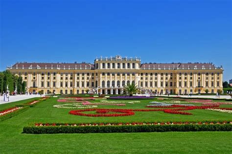 Herzlich willkommen auf der offiziellen seite des schloss. Schloss Schönbrunn Wien - Öffnungszeiten, Tickets ...