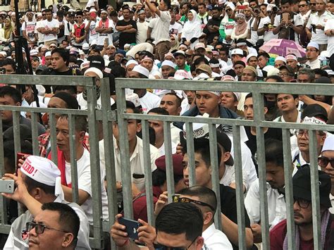 Kak kusyi melawat jam gadang di bukit tinggi. Anti-ICERD yang sebenar ialah Melayu lawan Cina - Malaysia ...