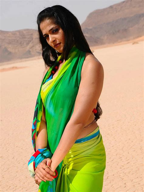 Anushka Hot Hip In Saree