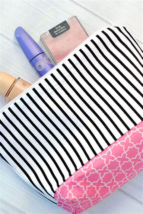 Easy Makeup Bag Tutorial Crazy Little Projects