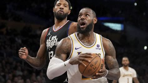 Lebron James Scores 25 Points Lakers Hold Off Clippers 106 103 To Snap