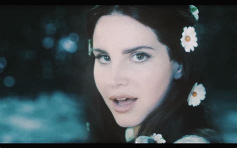 大気圏を超えた壮大なラブストーリー、lana del rey ラナ・デル・レイ の最新ミュージックビデオ「love」 news the fashion post