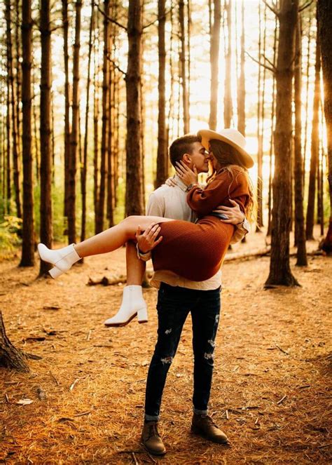 80 Best Fall Couple Photoshoot Ideas 2024 Tips Poses And Outfits Girl Shares Tips