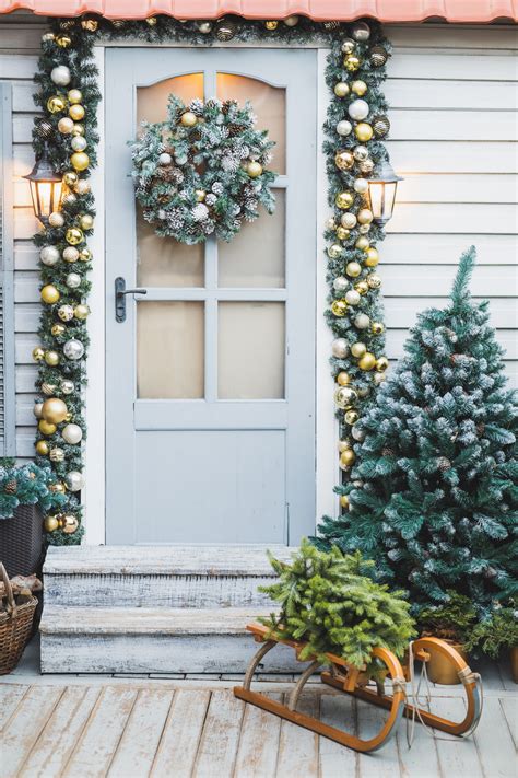 16 Stylish Front Door Decor Ideas for Every Season | Architectural
