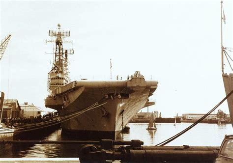 Culminada la operación 'rosario', el portaaviones 25 de mayo retornó al continente el 4 de abril. Poder Naval: A 50 años del primer ingreso del Portaaviones ...
