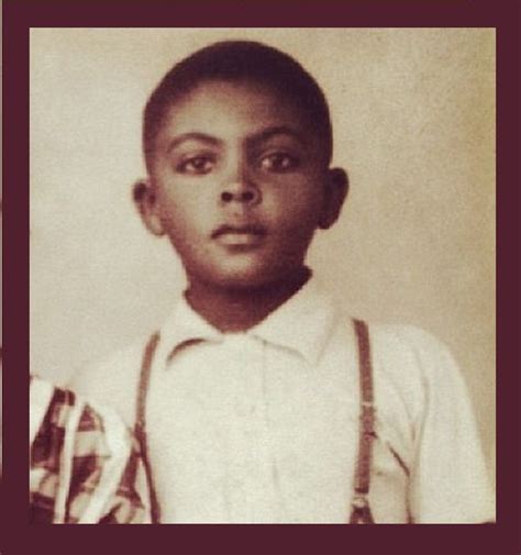 Gilberto gil começa a se destacar na televisão, especialmente no programa o fino da bossa apresentado por elis regina, na tv record. Gilberto Gil aos 10, em 1952. Veja também: http ...