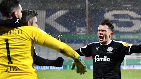 Dfb pokal match report for holstein kiel v bayern münchen on 13 january 2021, includes all goals and incidents. Holstein Kiel - Bayern : DFB-Pokalspiel gegen den FC ...