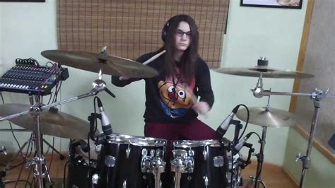 Rocking a black bow tie and perched behind a set that would make anthony van halen proud, the future foo fighter deftly handles the changes and fills from the song panama. שעורי תופים במודיעין/Foo Fighters Learn To Fly ( Drum Cover ) - YouTube