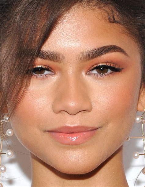 close up of zendaya at the 2017 women making history awards in 2023 celebrity makeup looks