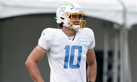 chargers qb justin herbert faces struggles against first team defense
